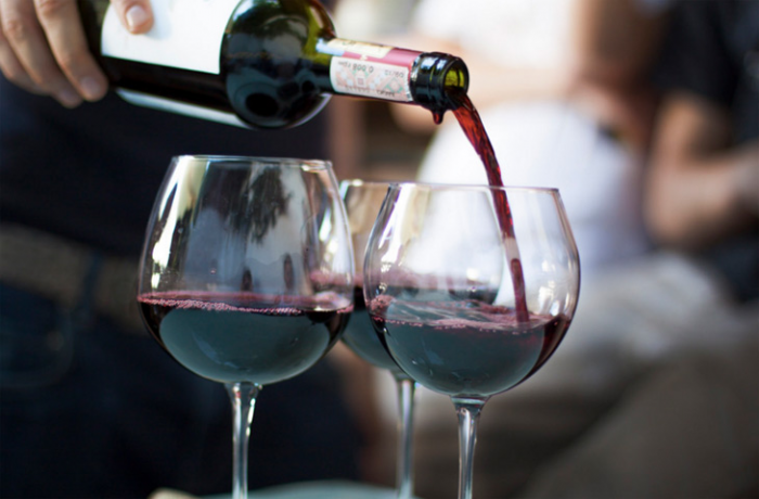 Как профессионально оценить вино на глаз