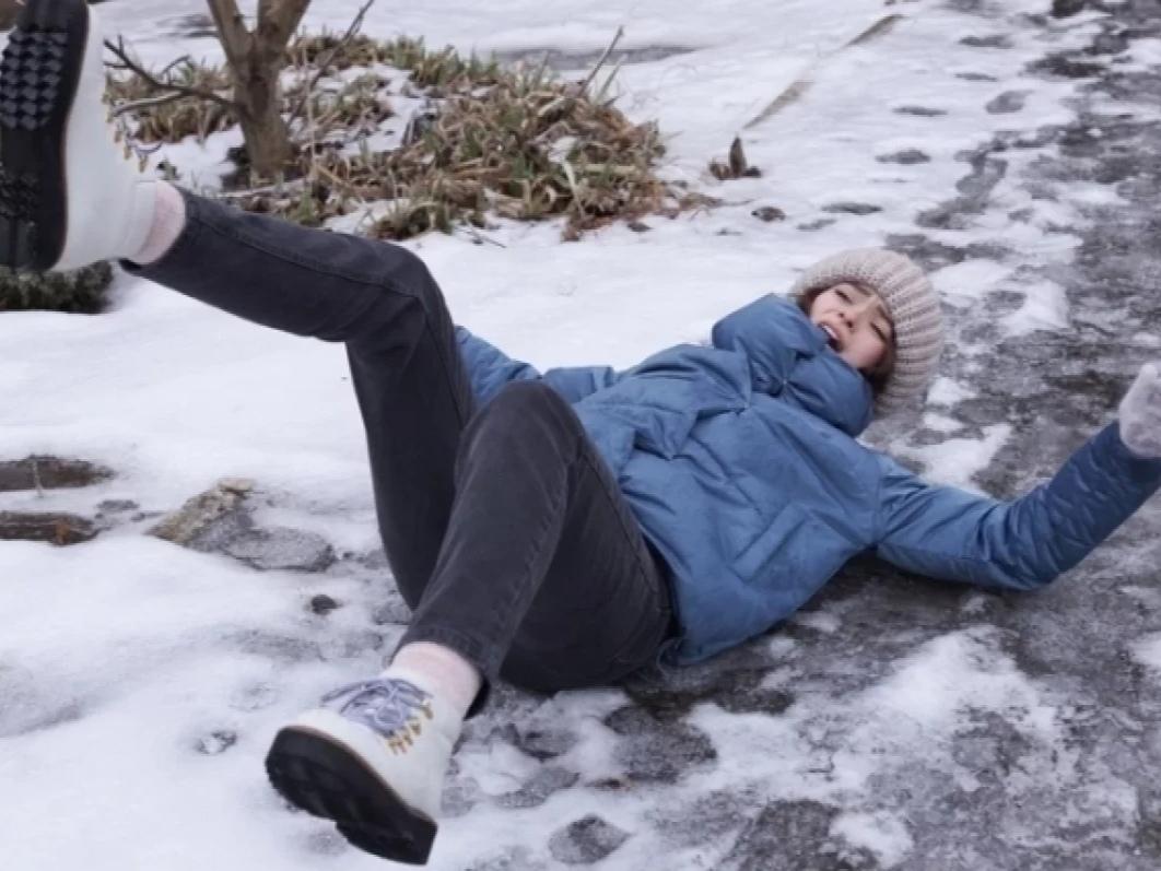 Упал, очнулся — компенсация! ⚖ Как заставить коммунальщиков платить за ваш сломанный день?