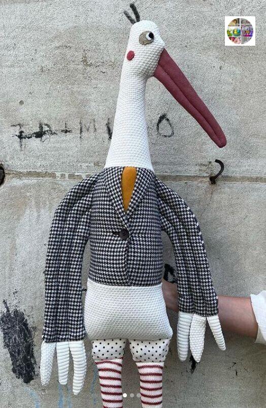 Гуси, куры, аисты и другие прикольные "пернатые", сшитые из старых вещей