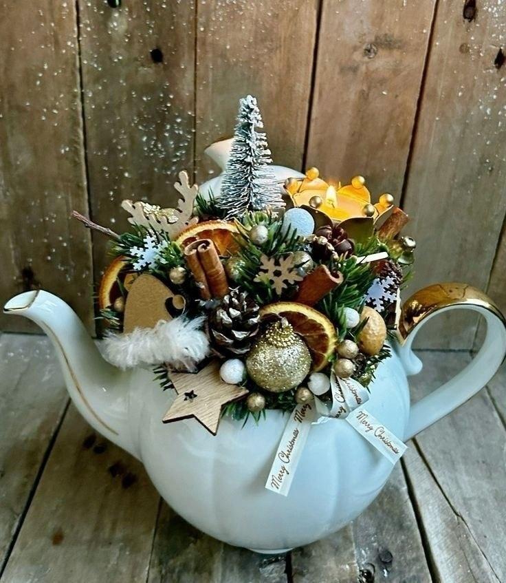 Превращаем ненужную посуду в "тару" для праздничных композиций