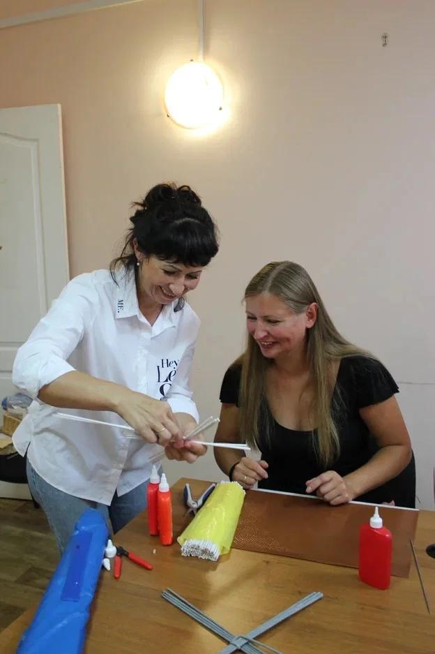 Обучу 15 рукодельниц плести из бумаги мебель. Сейчас бесплатно