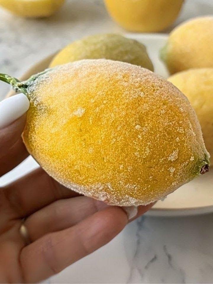 B быту набирает популярность простой, но гениальный лайфхак — хранение лимонов в морозилке