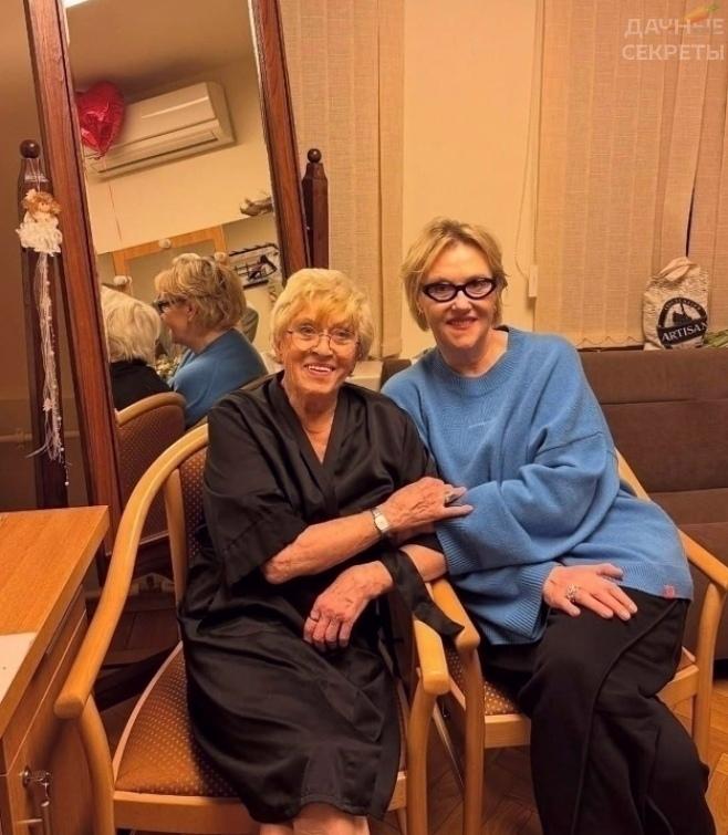 Иpина Рoзанoва пoказaлa фoто c 90-летней Алиcой Φрейндлих