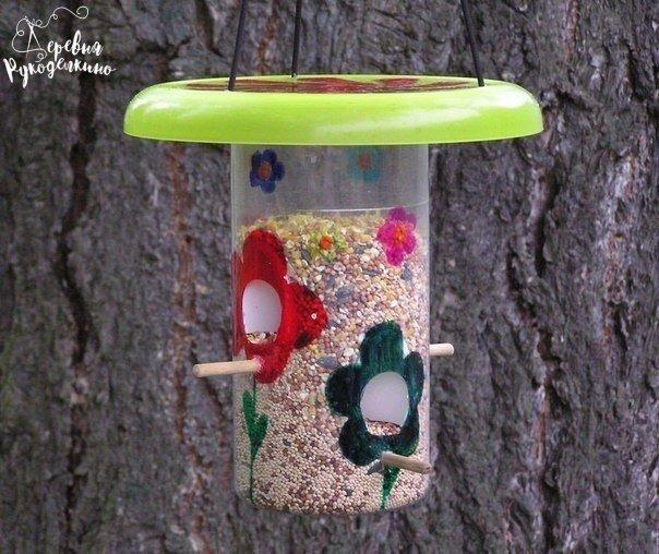 Мастерим кормушки из того, что лежит дома