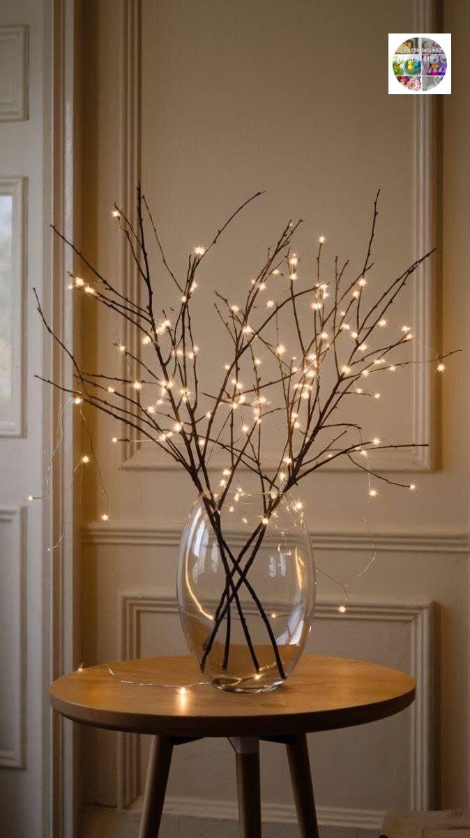 Все дело в гирлянде: даже из простых веток можно соорудить украшение к праздникам