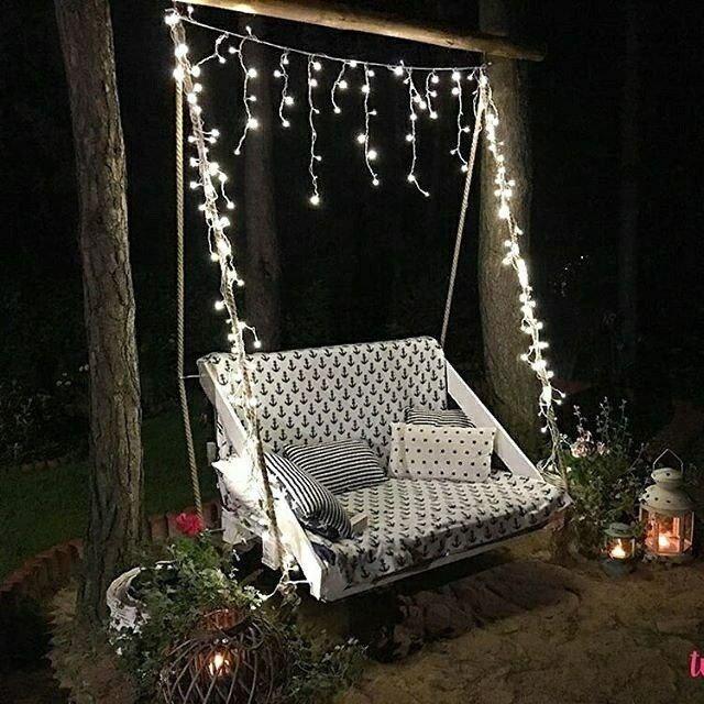 Как здорово скоротать вечерок на свежем воздухе, покачиваясь на качелях&#128525;