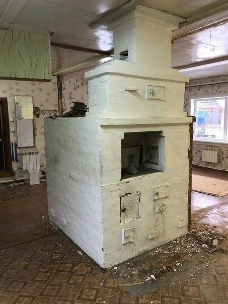 Приехал, посмотрел — старая печка трескается, швы осыпаются, тяга уже не та