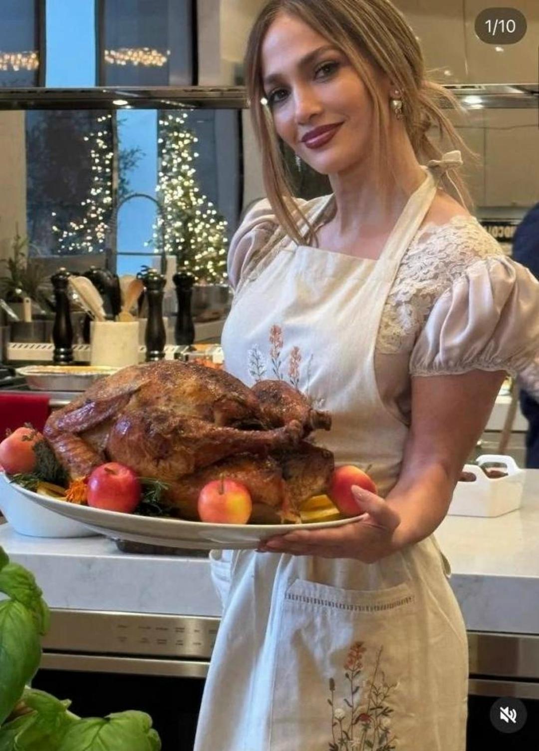 Дженнифер Лопес поделилась фотографиями с празднования Дня благодарения