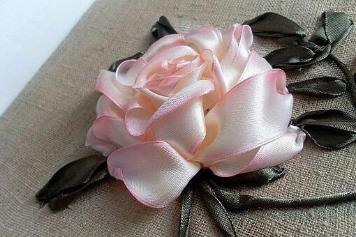 Необычные розы из лент