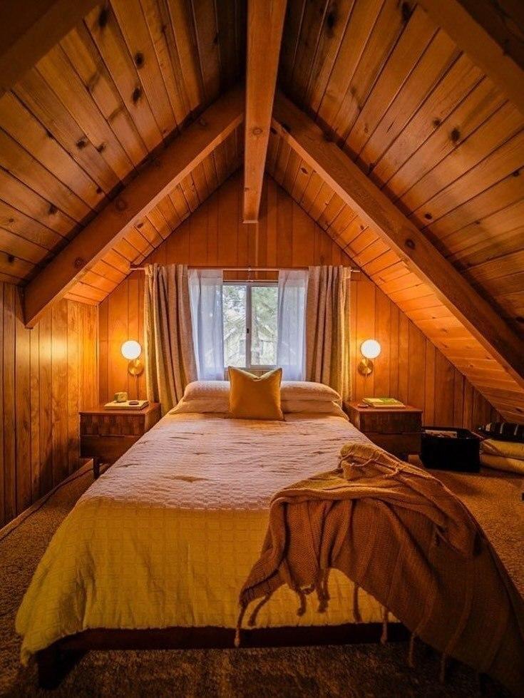 Превратите захламленный чердак в уютную мансарду