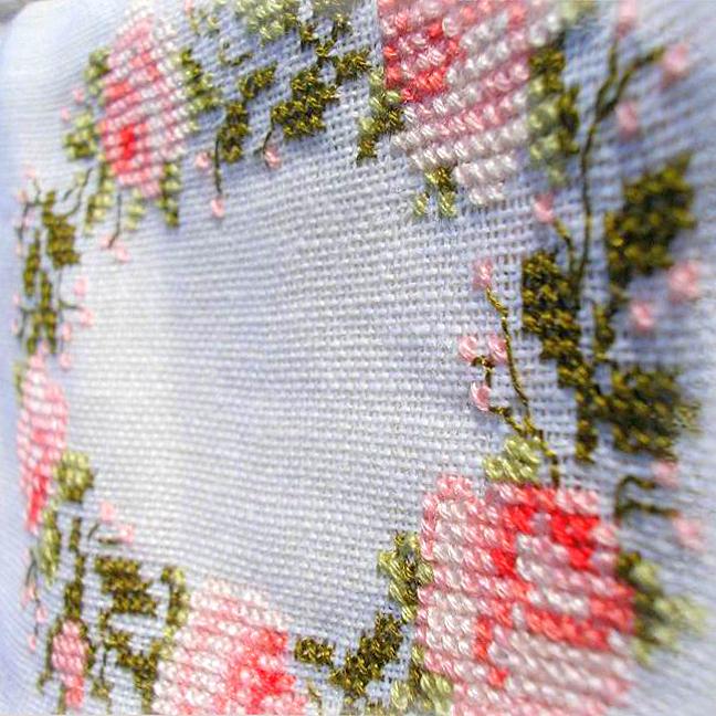 Вышивка: венок из роз крестом. Схема 