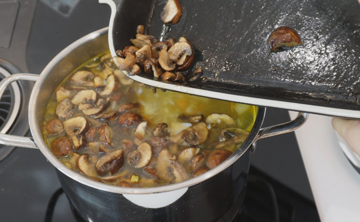 Делаем грибной суп невероятным на вкус: основная хитрость в особой обработке грибов
