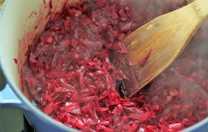 Сочная заготовка из свеклы: запекаем и трем на терке