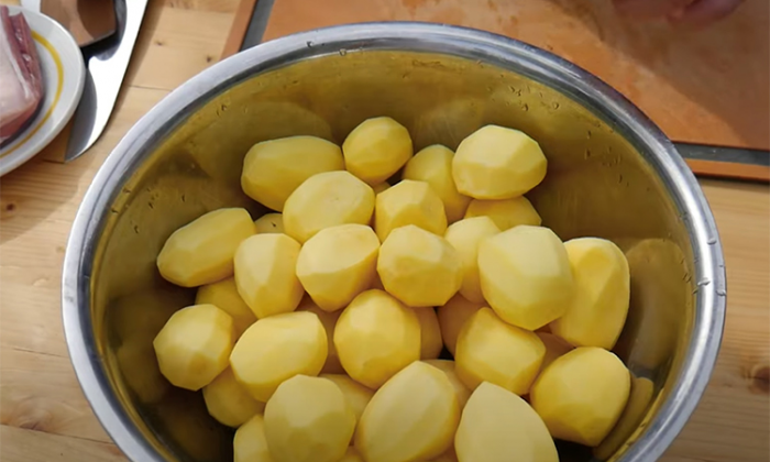 Золотистые нежные драники: хрупкие и хрустящие. Тот самый рецепт из детства