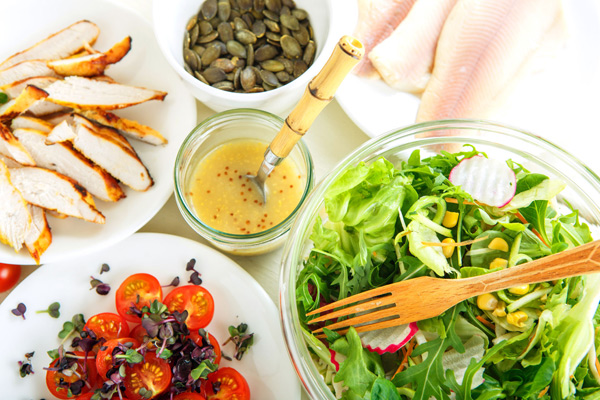 5 способов сделать вкуснее летний салат