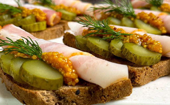 Бутерброды «Выручайка»: быстрая закуска из того, что уже есть в холодильнике