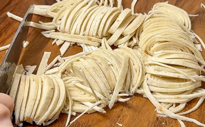 Режем лаваш и выливаем яйца: завтрак потрясающий и делается проще простого