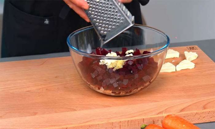 Свекольный салат вкуснее винегрета. Готовится быстро, можно есть хоть каждый день