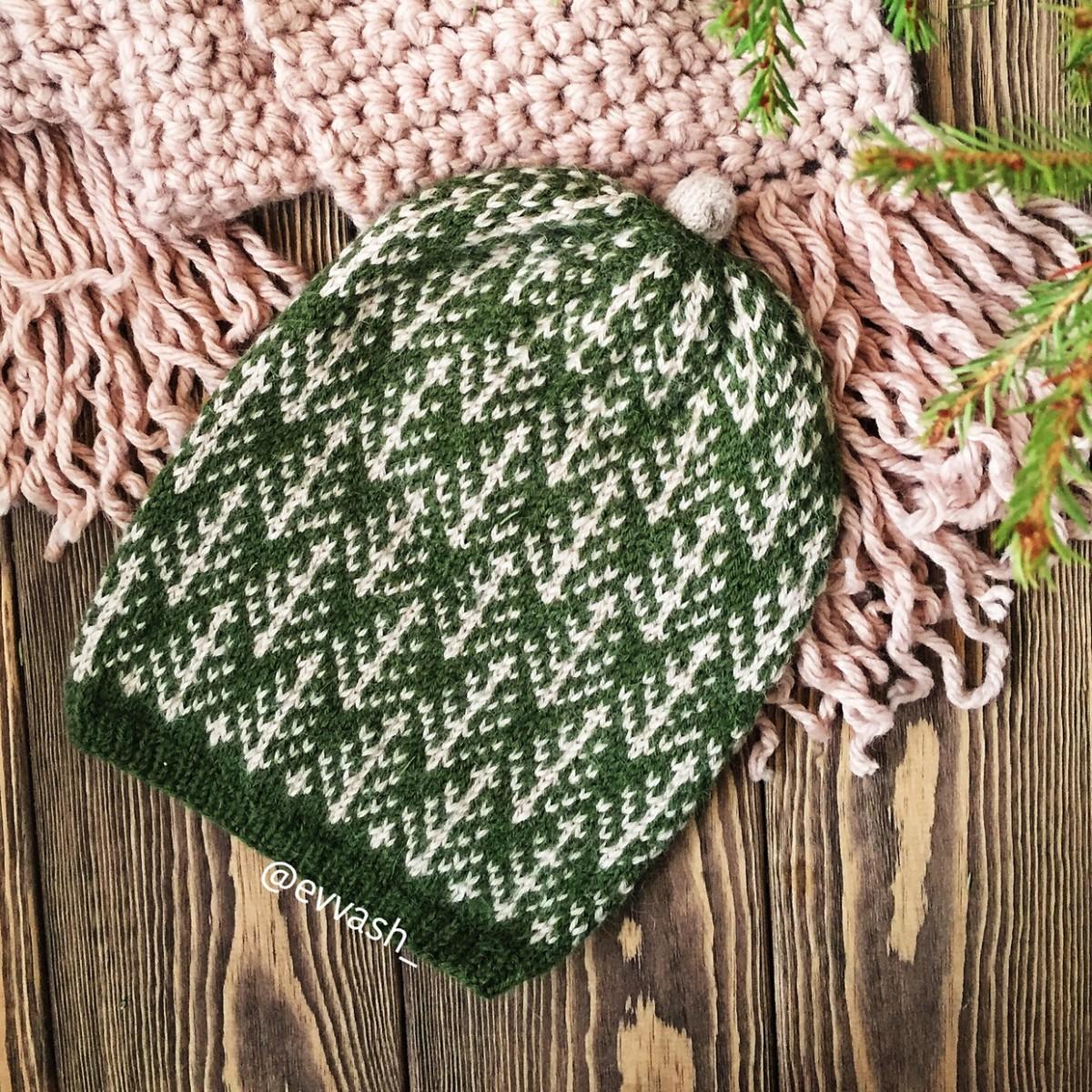 Шапка с жаккардовым узором "Елочки". Схема и описание 