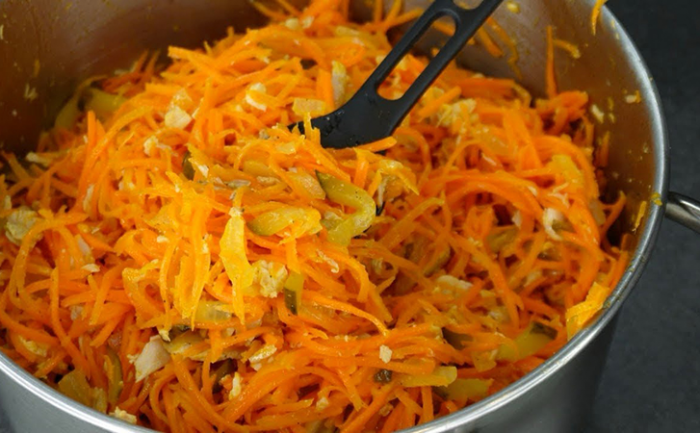 Потрясающий салат из капусты с курицей. Подойдет даже для легкого ужина