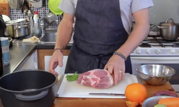 Рулька на квасе: запекаем сочную ногу в центр стола