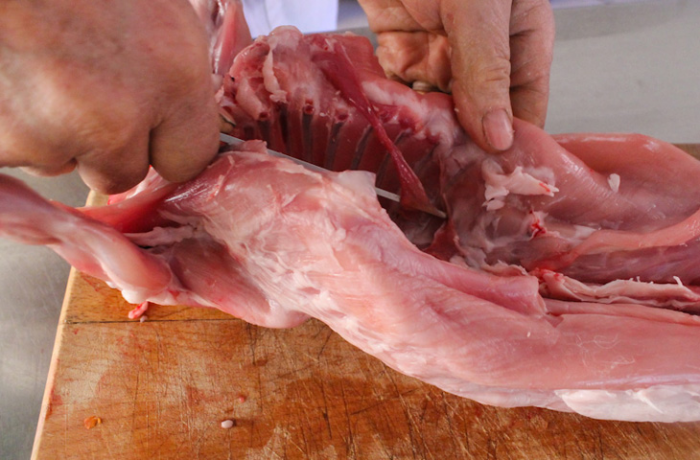 Как удалить из кролика все кости, сохранив цельной тушку