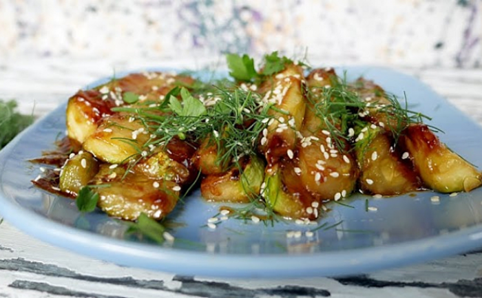 Кабачки в соево-чесночном соусе. Пальчики оближешь