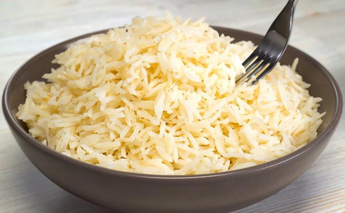 Рис почти без варки за 5 минут у плиты: после томления становится крупинка к крупинке