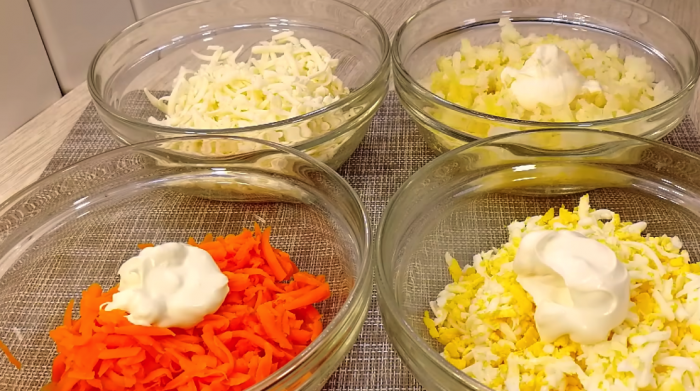 Самый простой и лучший салат на Новый год: с курицей и с особой прослойкой