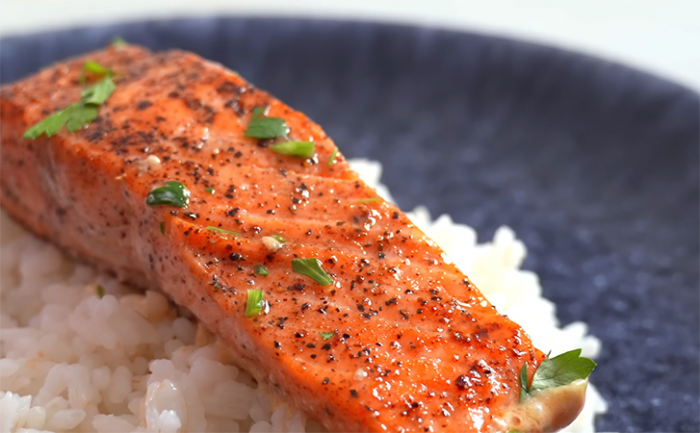 Роскошное горячее на Новый год. Нереально вкусный рецепт: томим лосось в густом сливочном соусе по-ресторанному