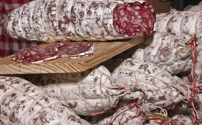 Домашняя копченая колбаса без оболочки по-неаполитански. Рецепт для обычной кухни