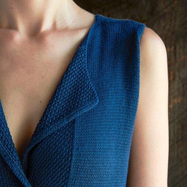 Безрукавка спицами. Схемы, описания и мастер-классы