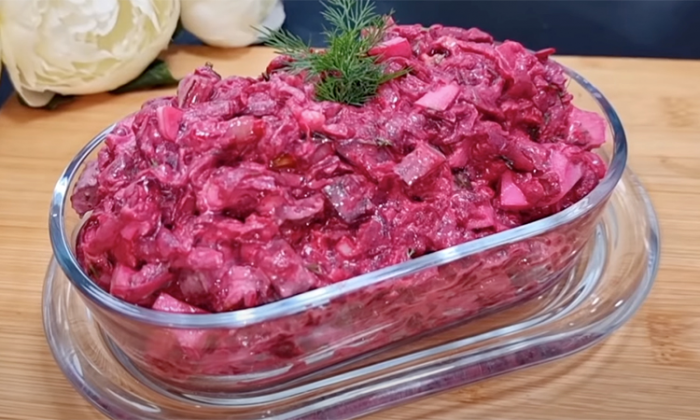 Пожарили соленые огурцы и получили гениальный салат. Делать быстро, 3 ингредиента и не надоедает