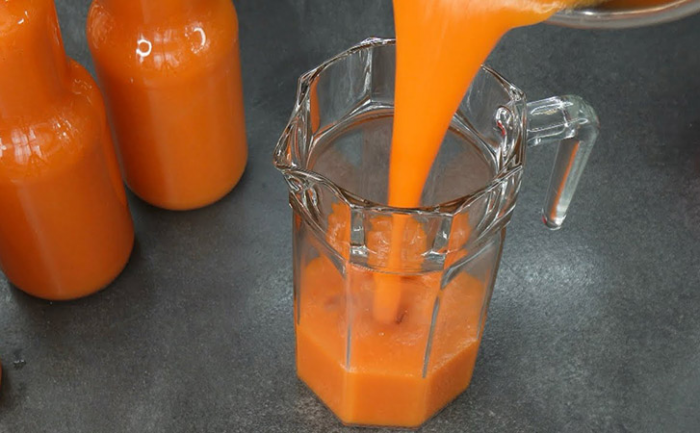 Сок, какой был только в СССР в тех самых трехлитровых банках. Яблочно-морковный, в лучших традициях