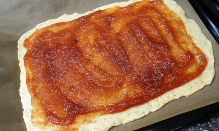 Стакан варенья и 30 минут: шикарный пирог на скорую руку, от которого дети в восторге