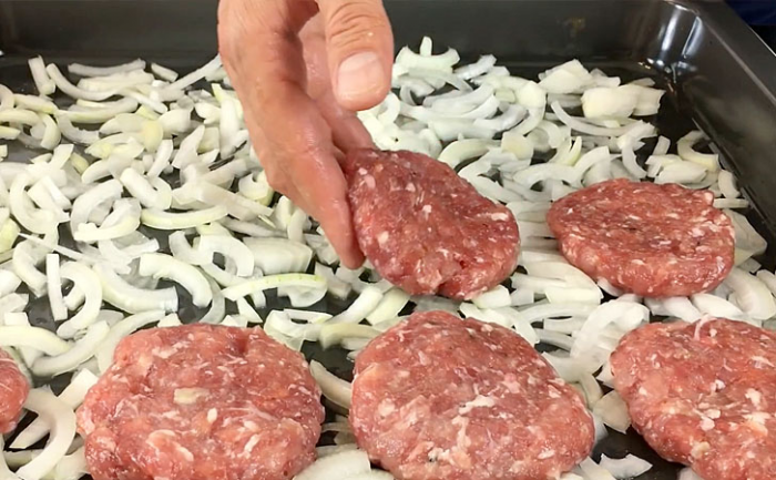 Готовим котлеты на подушке из лука. Одно изменение, но результат покоряет