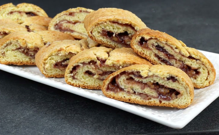 Универсальный рулет к чаю. Тесто подходит под любую начинку