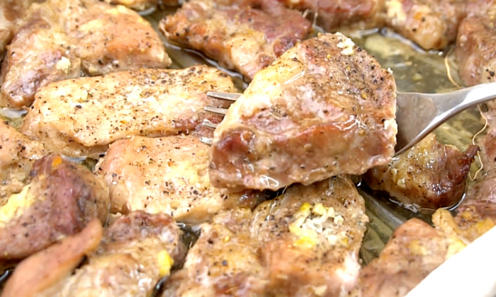 Готовим мясо в духовке в бумаге. Весь сок и вкус остаются внутри