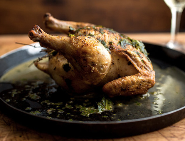 10 рецептов сочной курицы, запеченной целиком