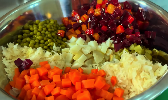 Классический винегрет, но с новым вкусом. Все дело в правильной заправке