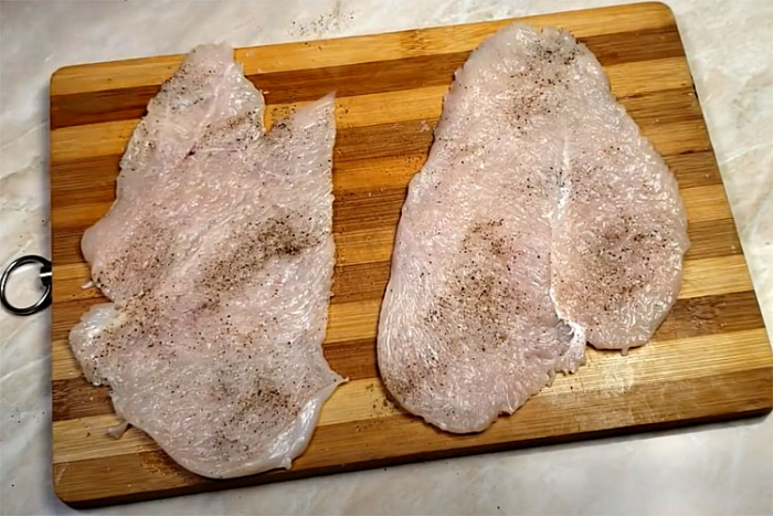 Гениальный способ готовить курицу. Делаем рулет, а внутри салат