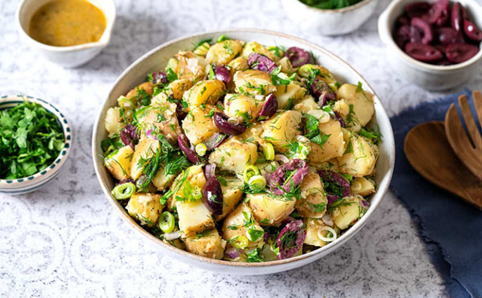 Жемчужина греческой кухни. Картофельный салат: сытный и без капли майонеза