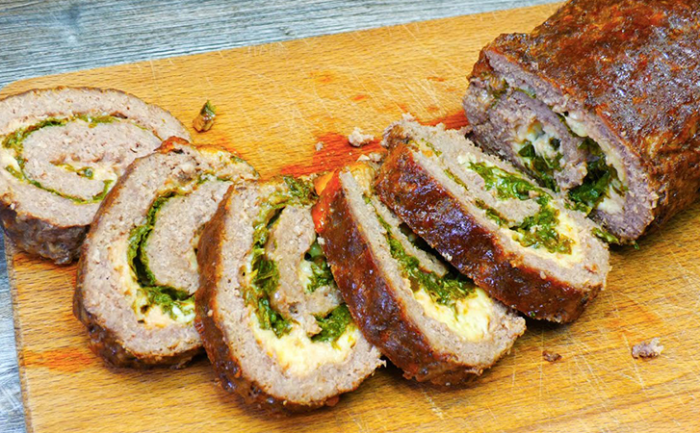 Идеальное горячее на Новый год, да и просто к ужину. Нежнейший рулет из куриных бедер