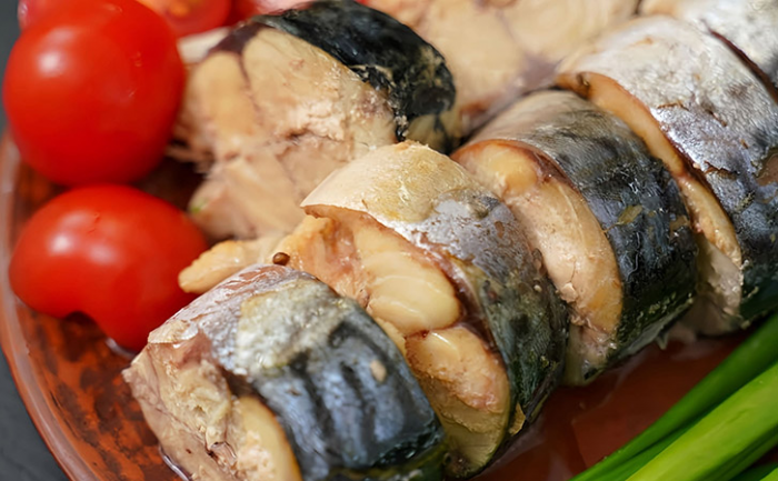 Сибирская скумбрия мягче масла: хитрость рецета в томлении в молоке