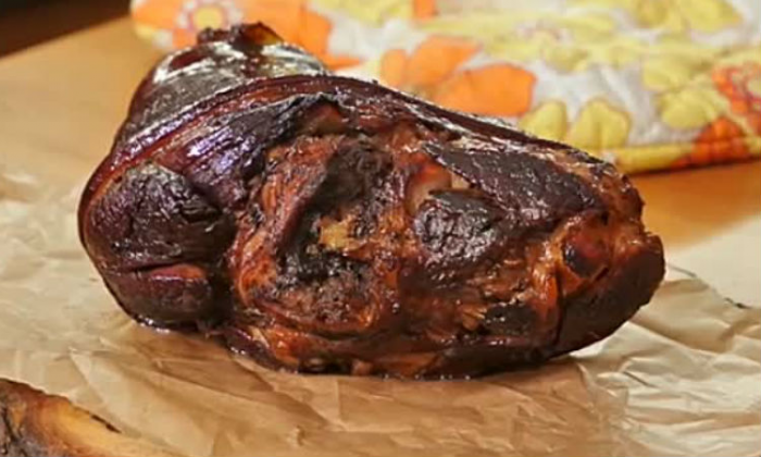 Рулька на квасе: запекаем сочную ногу в центр стола