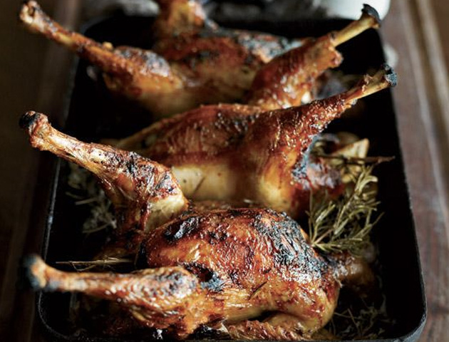 10 рецептов сочной курицы, запеченной целиком