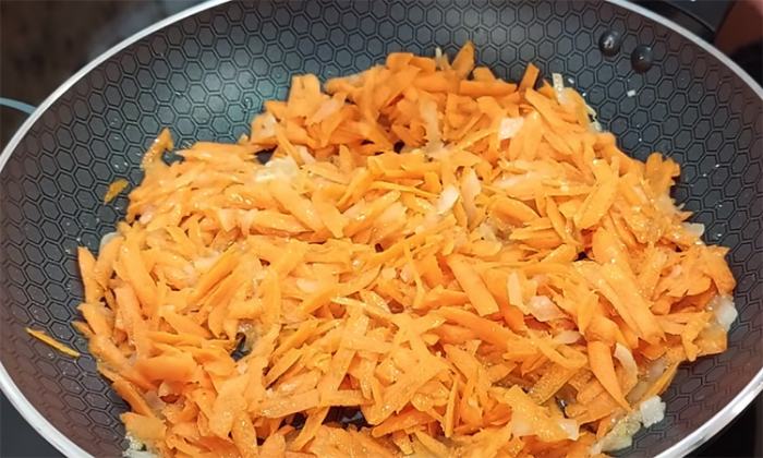 За этими бутербродами раньше очереди стояли. В основе нежнейшая котлета из печени