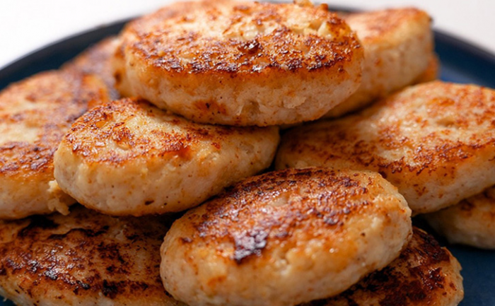 Сочный рецепт рыбных котлет совсем без запаха: вся тонкость в спрятанном внутри масле