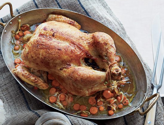 10 рецептов сочной курицы, запеченной целиком