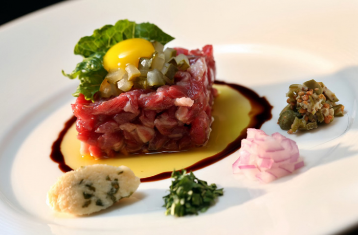 Тартар: кто придумал есть сырое мясо